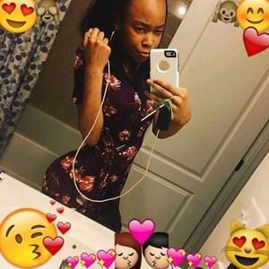 Meet your Posher, Denae